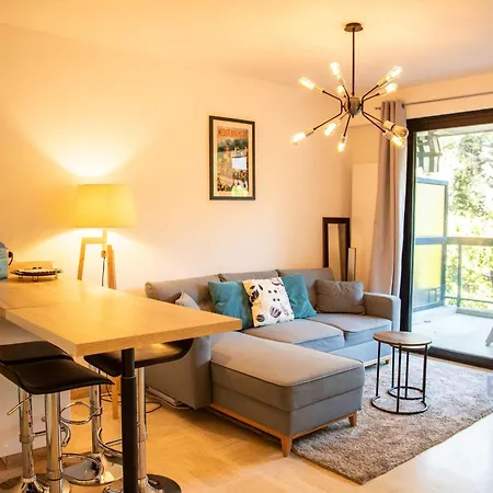 Superb With Pool Tennis & Parking *